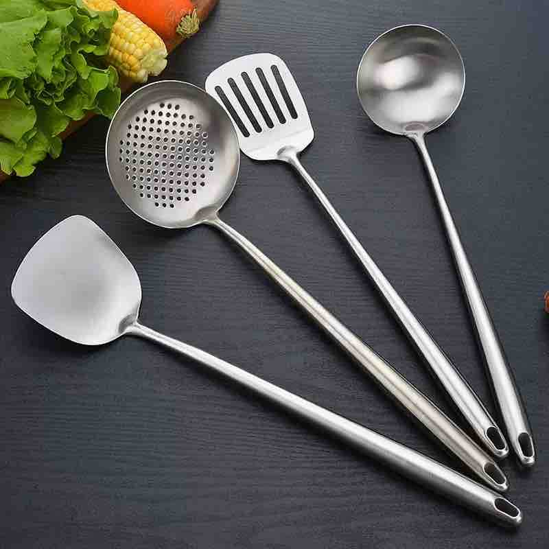 Stalna kuhinjska lopatica / okretač s prorezima