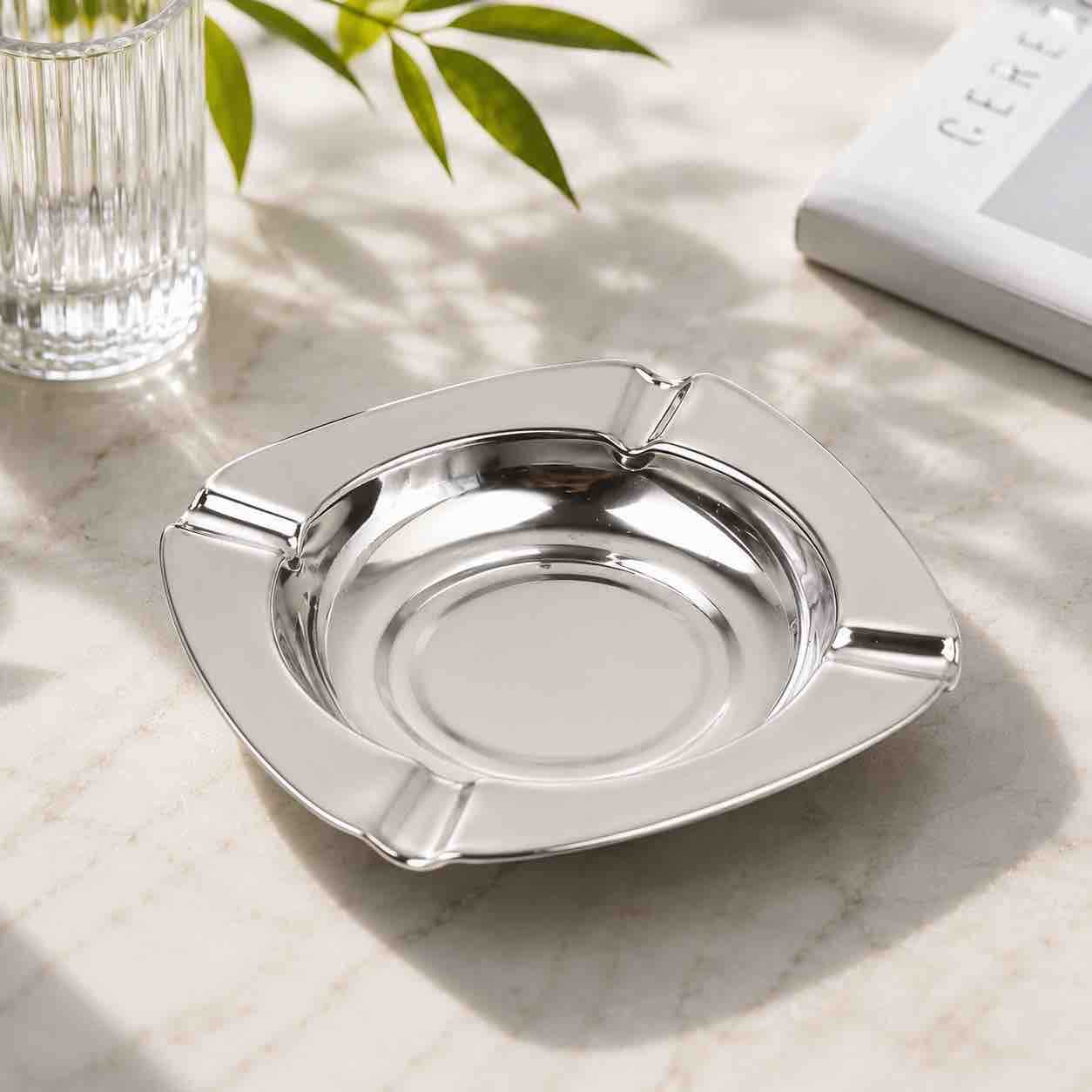 Kvadratna metalna pepeljara 12 cm