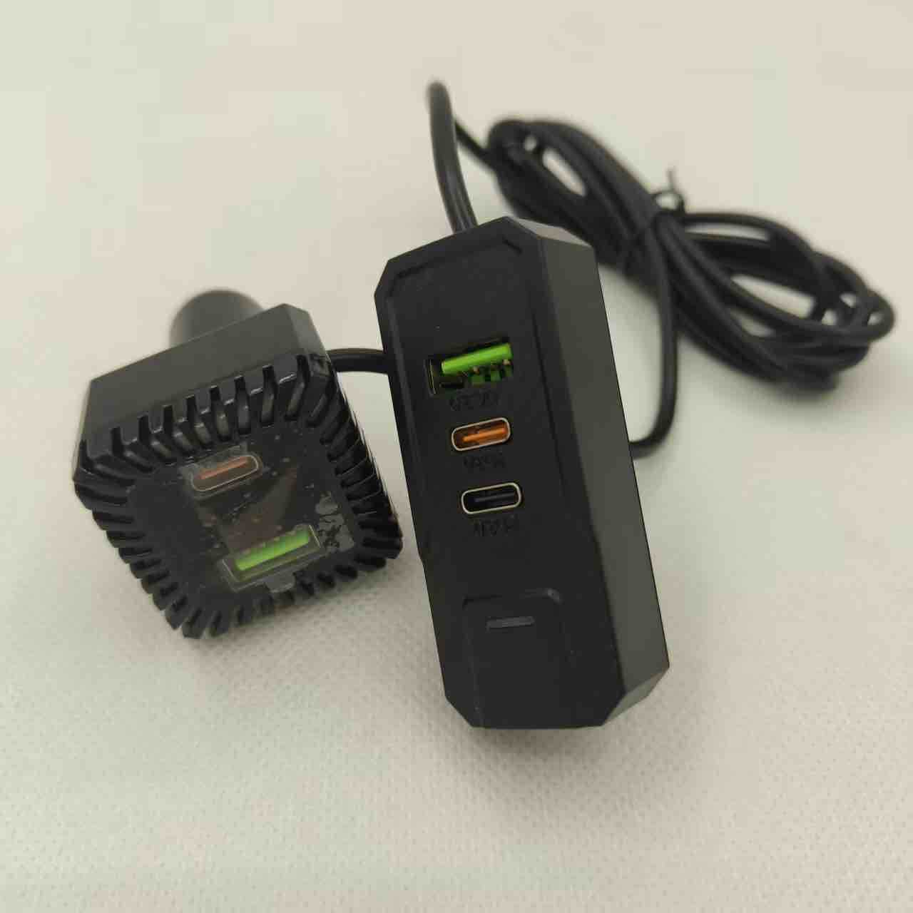Auto FM transmiter sa trostrukim USB punjačem (USB-C + USB-A)