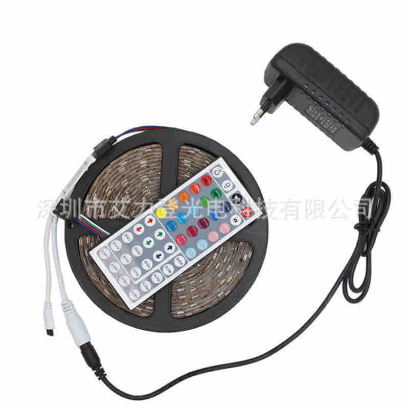 LED traka 5m RGB 5050 sa daljinskim upravljačem i adapterom (12V)