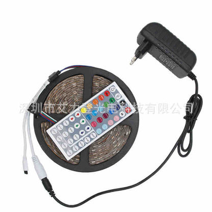 LED traka 5m RGB 5050 sa daljinskim upravljačem i adapterom (12V)