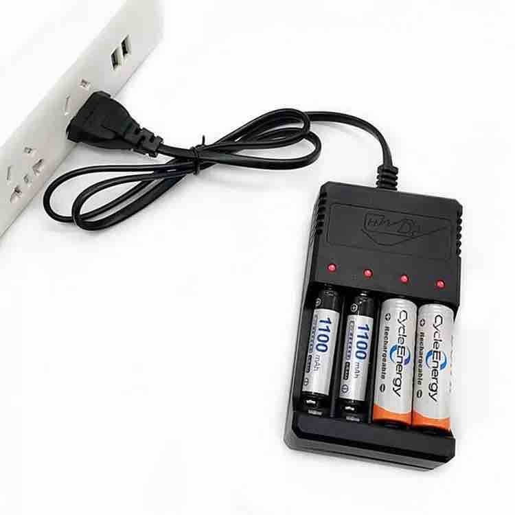 Punjiva USB/AC punjač za 4 AA/AAA baterije sa EU utikačem