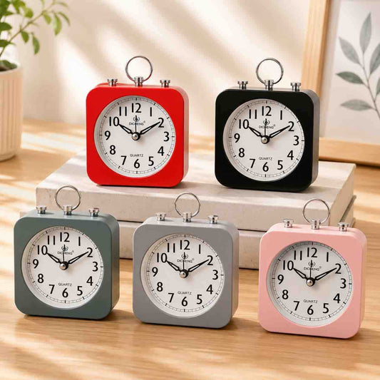 Mali analogni stolni alarm sat