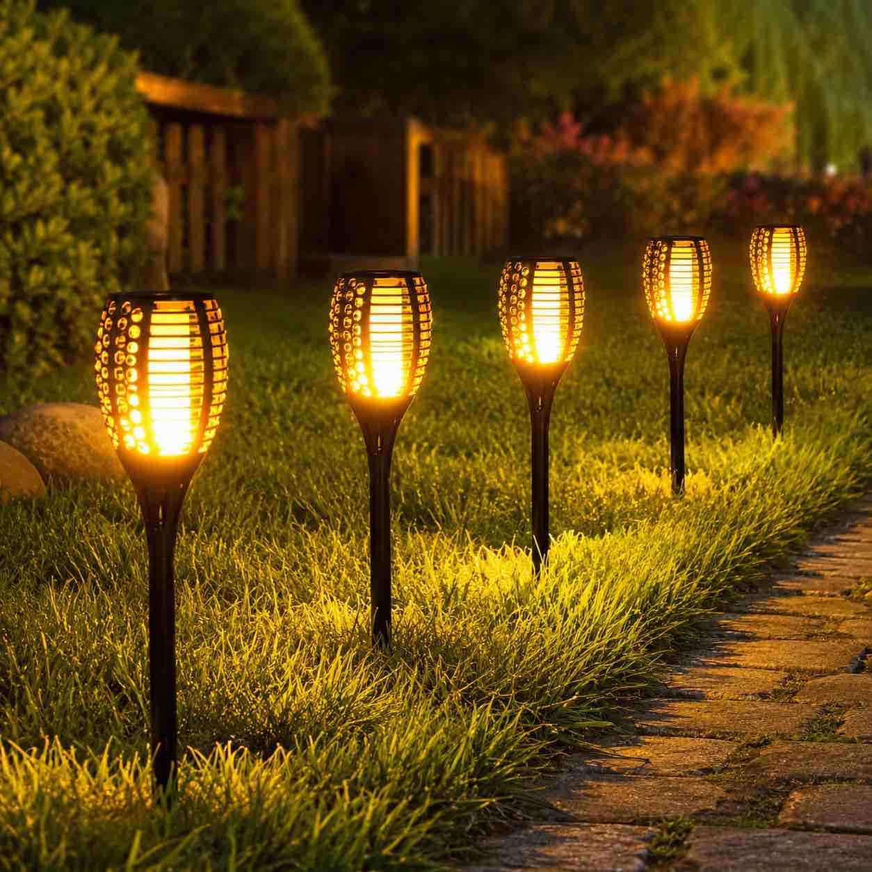 Solarnа baštenska sаtka lampa sa štapom i efektom plamena