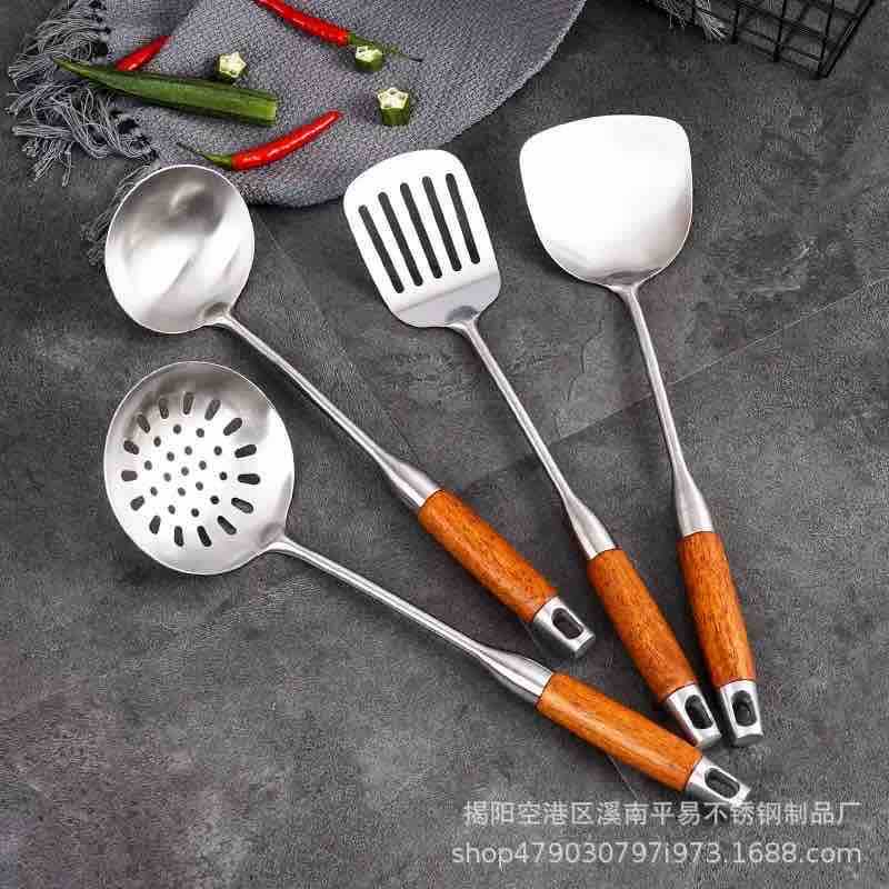 Metalna spatula/kljuška za wok s drvenom drškom