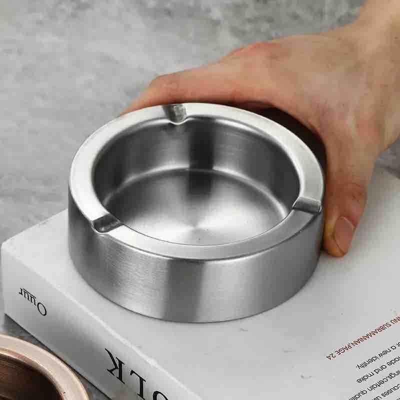 Metalna pepeljara 12 cm, kompaktna stolna