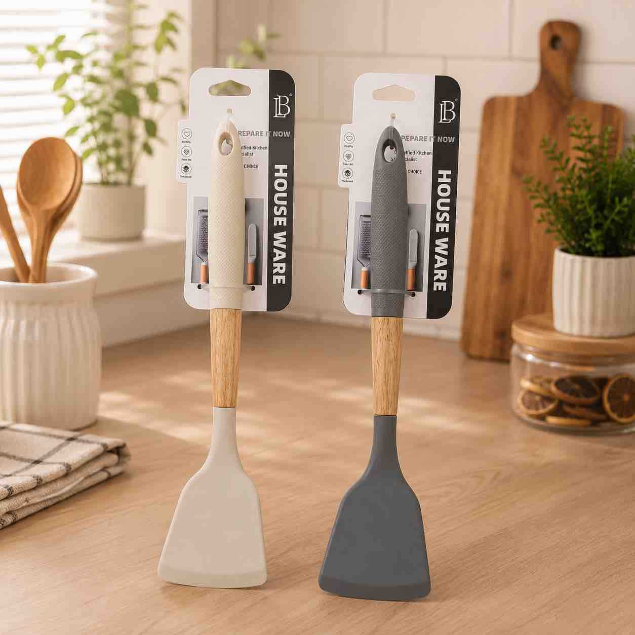 Silikonska spatula s drvenom drškom - kuhinjska lopatica