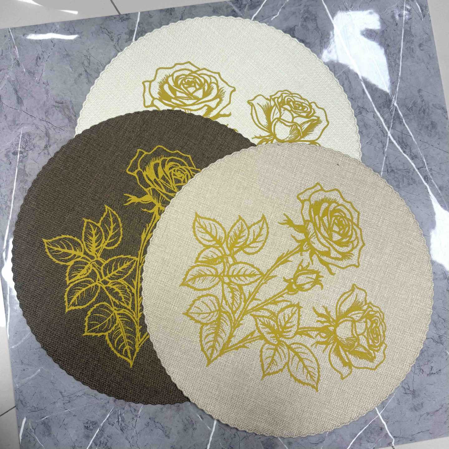 Set 12 okruglih stolnih podmetača 38x38 cm – mix boja, cvjetni dezen