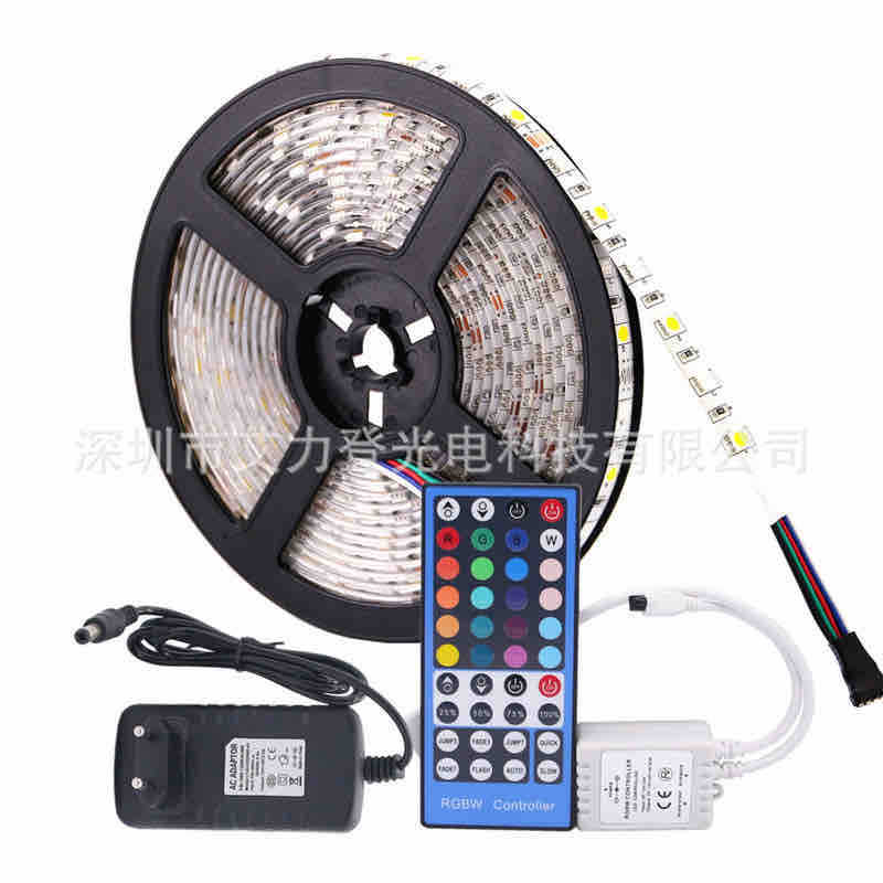 LED traka 5m RGB 5050 sa daljinskim upravljačem i adapterom (12V)