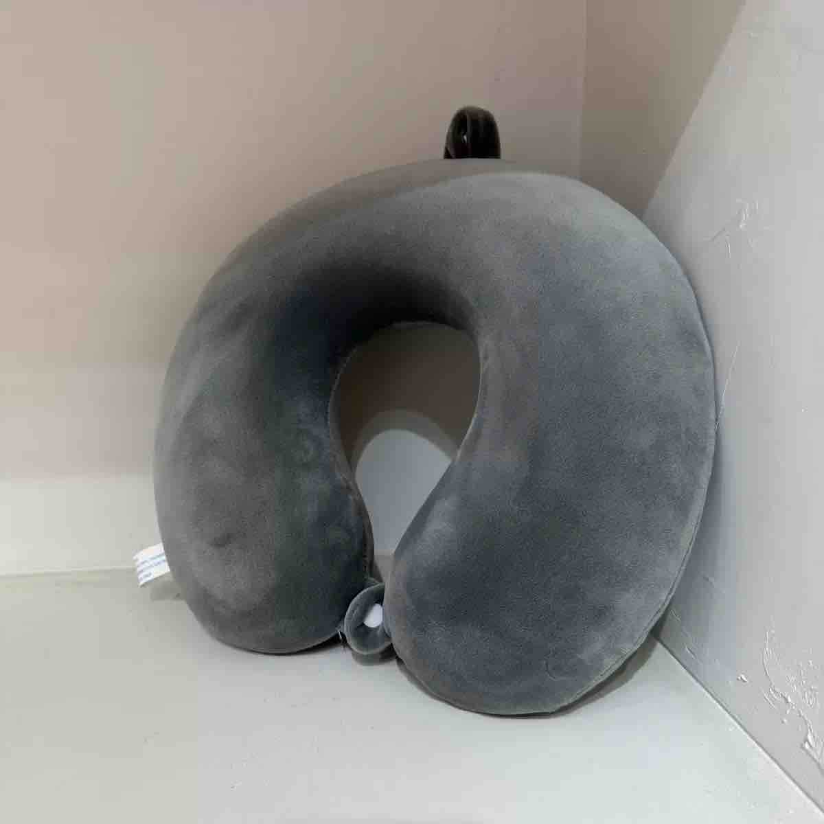 U-oblikovani jastuk za vrat (memory foam) — putni/ergonomski