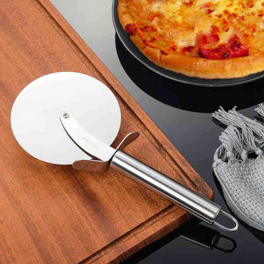 Pizza rezač s okruglim sečivom i ergonomskom drškom