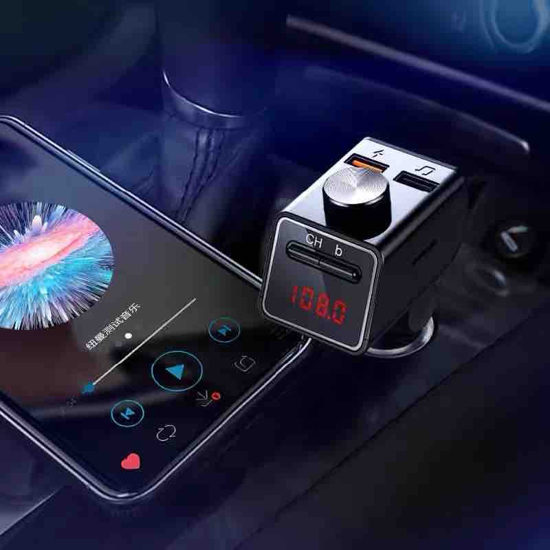 Auto FM transmitter i MP3 player sa USB punjačem i 3‑u‑1 kablom