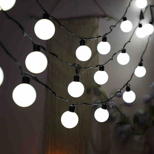 LED girlanda sa 12 kuglica, 3 m — bijela svjetlost