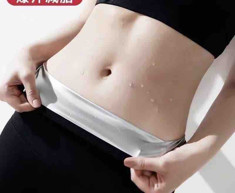Ženski fitness set sa termo (sauna) postavom – top i high-waist šorc