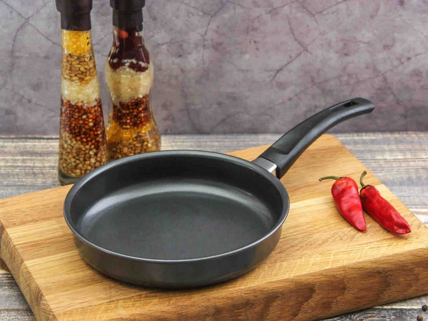 Tava za prženje 14 cm, kompaktna neprijanjajuća