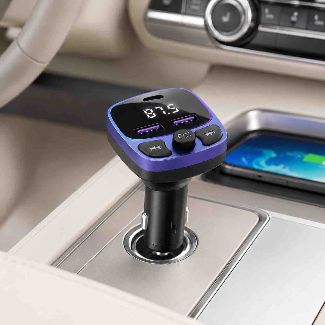 FM transmiter za auto sa dva USB porta i prikazom frekvencije