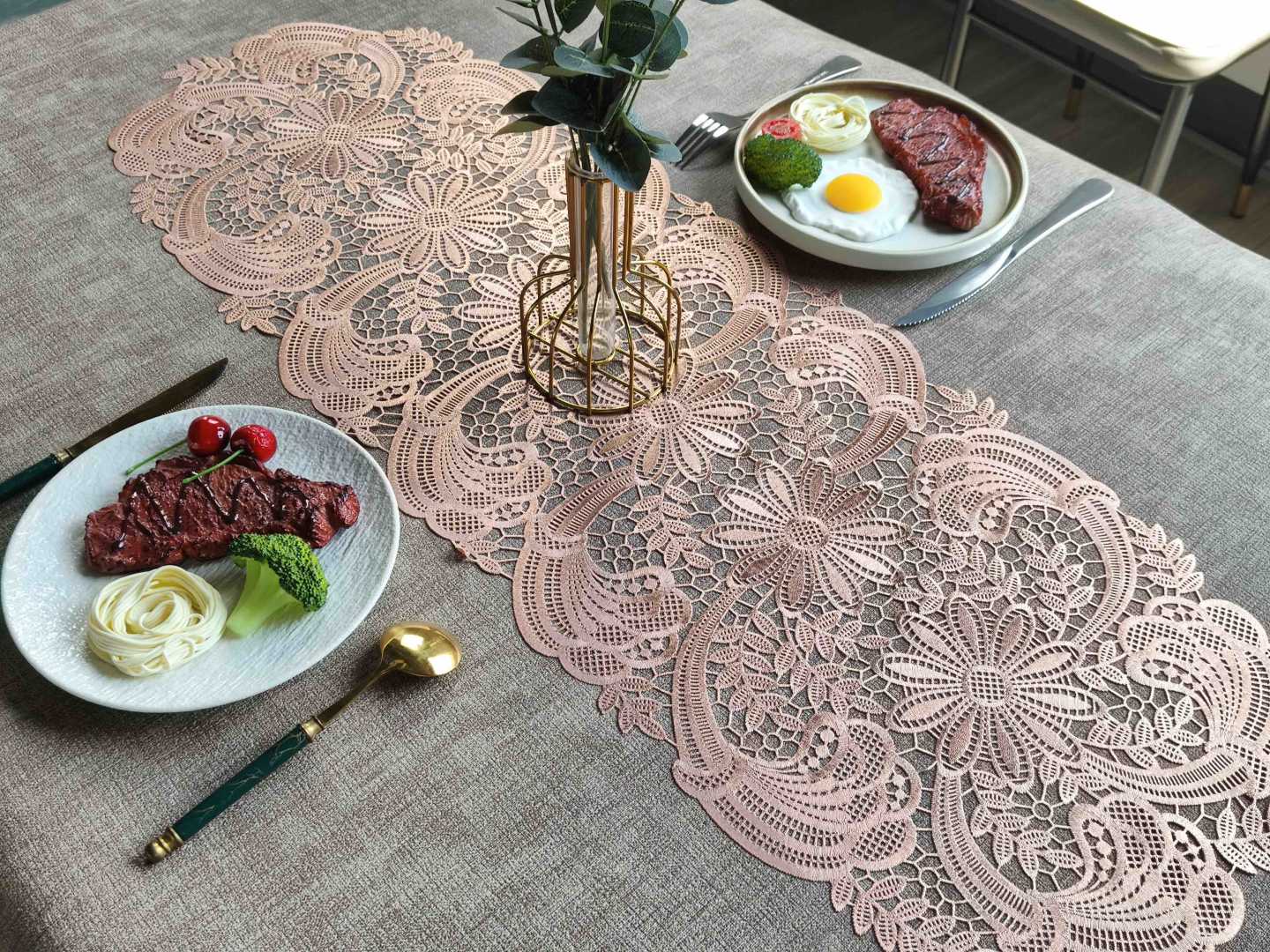 Čipkani stolni trkač / podmetači 33x92 cm — set 6 (miks boja)