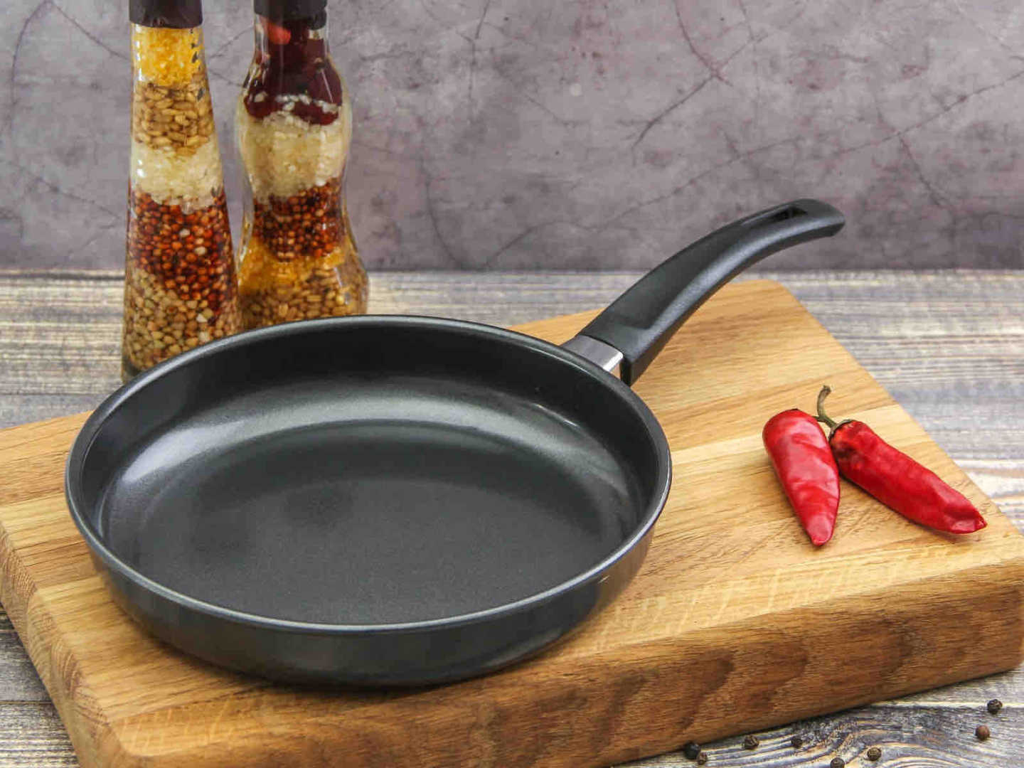 Tava za prženje 18 cm s neprianjajućim premazom